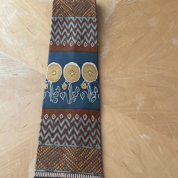 UNICEF 100% Silk Tie Great Pre-Owned Condition Floral Springtime - Picture 3 of 3